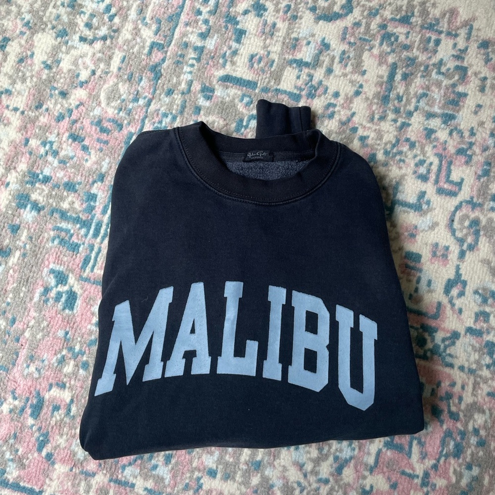 GORGEOUS BRANDY MELVILLE JOHN GALT MALIBU SWEATSHIRT!!!